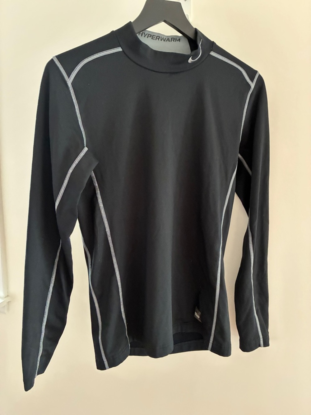 Nike HyperWarm Black Long-Sleeve Performance fleece